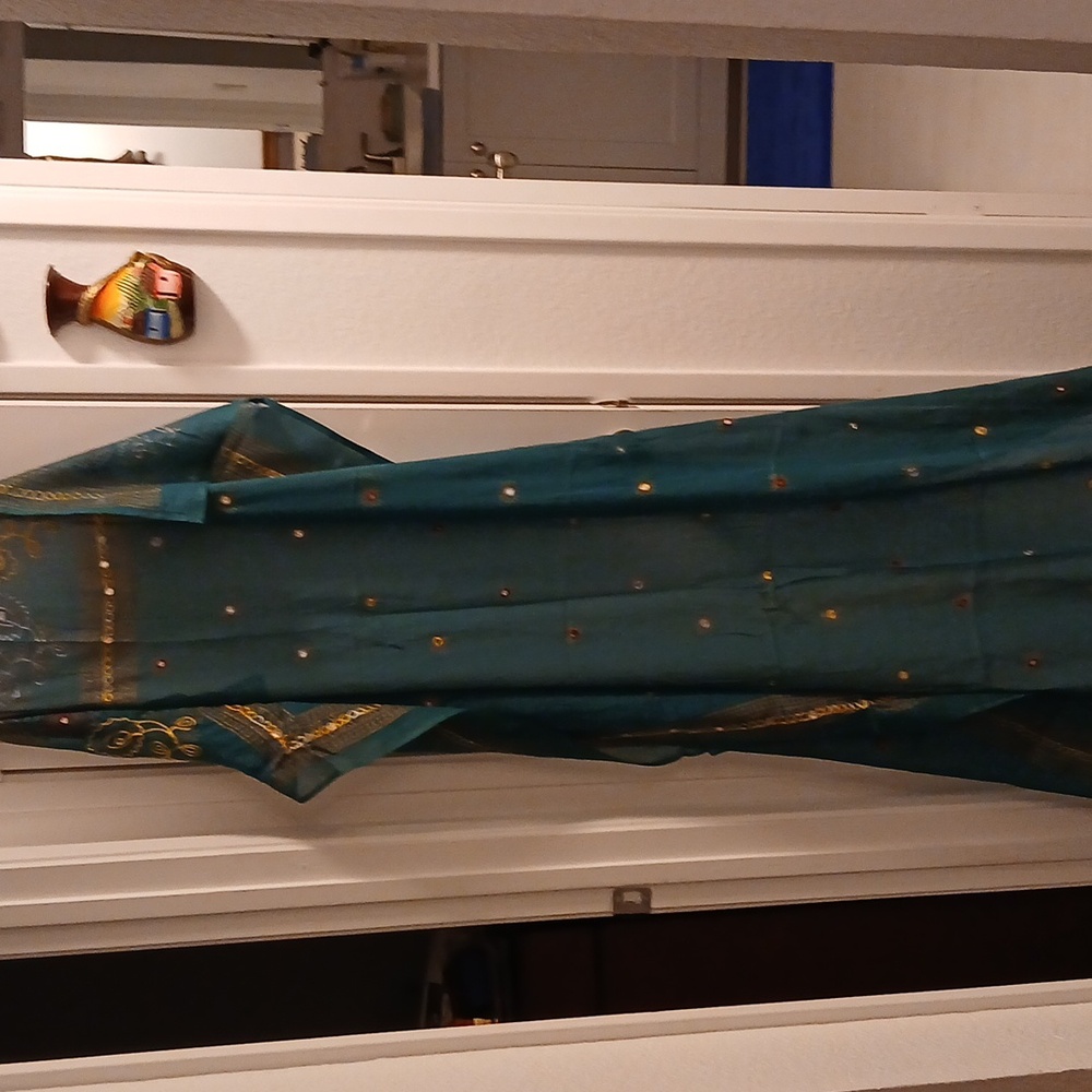NWT LARGE WRAP / SCARF TEAL COLOR